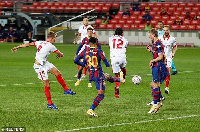 Luuk de Jong mở tỷ số cho Sevilla ở phút thứ 8