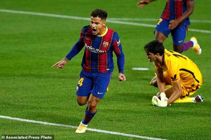 Coutinho ăn mừng bàn thắng gỡ hòa 1-1 cho Barcelona