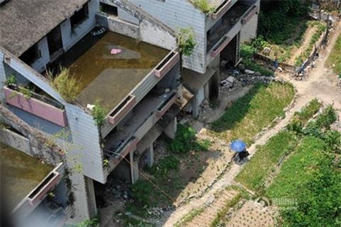 Các biệt thự được xây dựng từ năm 1992 và không có ai sinh sống