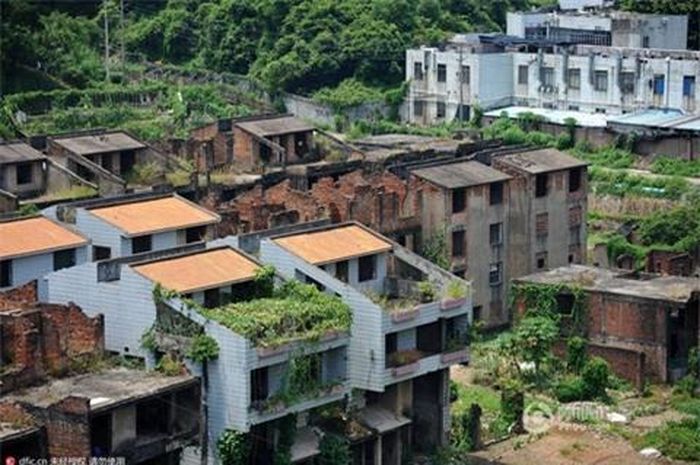 Một số căn nhà được tu sửa rồi cũng bỏ hoang