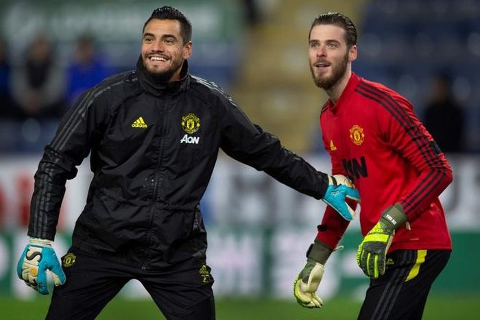 Romero (trái) dự bị cho De Gea ở Man Utd. Ảnh: Getty Images.