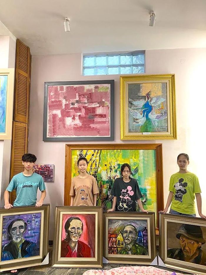 Từ trái qua phải Nguyễn Quang Minh, Trần Khánh Linh, Nguyễn Linh Chi, Lê Châu Anh