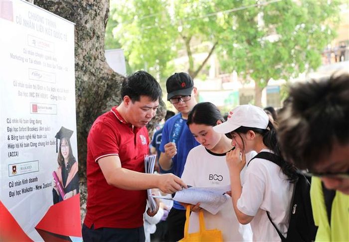 Bộ GD&amp;ĐT khuyến khích các trường nói chung, đặc biệt là các trường thuộc top đầu, nếu chưa tuyển đủ chỉ tiêu thì nên tuyển bổ sung các đợt sau. Ảnh: Thanh Tùng/TTXVN.