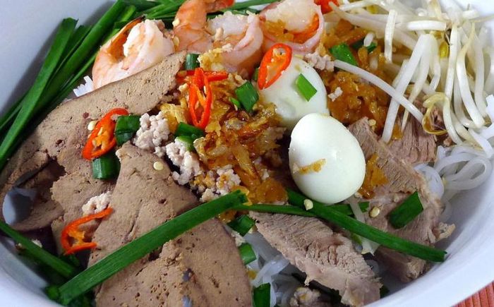 Hủ tiếu hấp được biết đến là một món ăn dân dã được yêu thích ở Hà Tiên