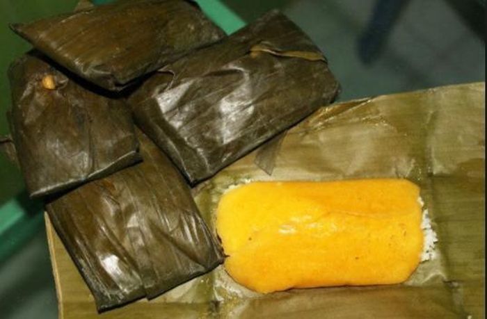 Bánh được làm bột gạo, bột thốt nốt chín và đường thốt nốt