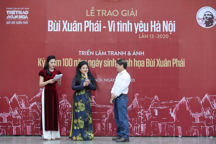 Các khách mời tham gia giao lưu.