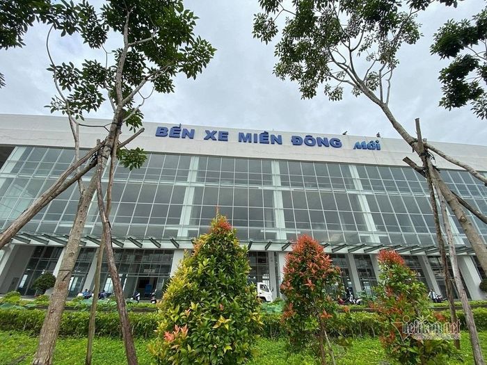 Hình ảnh bến xe Miền Đông mới nhìn từ bên ngoài khá khang trang