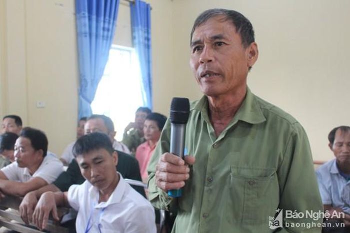 Cử tri xã Thạch Ngàn phản ánh nhiều vấn đề liên quan đến đời sống dân sinh. Ảnh: Bảo Hân