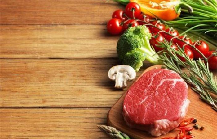 Thịt nạc và các loại rau quả giúp mắt sáng và khỏe mạnh. Ảnh minh họa