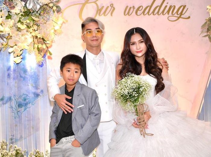  Con trai riêng của Khánh Đơn có mặt trong lễ cưới của cha. Ảnh: Bá Ngọc. 
