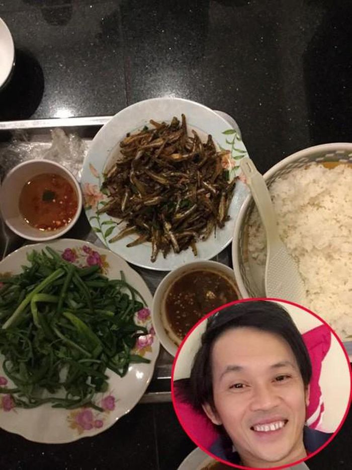 Thế nhưng, trái lại với danh tiếng và sự giàu có đó, thói quen ăn uống của Hoài Linh vô cùng giản dị: Cá khô, mắm ruốc. Ảnh: Internet.
