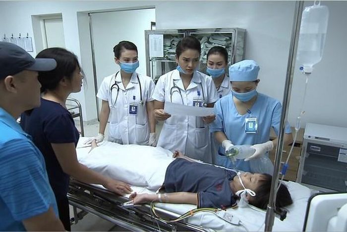  Cảnh cấp cứu từ ngay tập 1 của đội ngũ bác sĩ bị nhận xét quá chậm. 