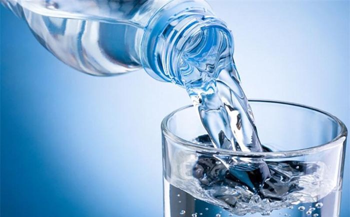 Nước giúp duy trì mức độ pH trong miệng. Với nồng độ axit cao trong miệng là môi trường cho các vi trùng gây sâu răng phát triển. Uống 4-5 ly nước sẽ giúp bảo vệ răng của bạn.