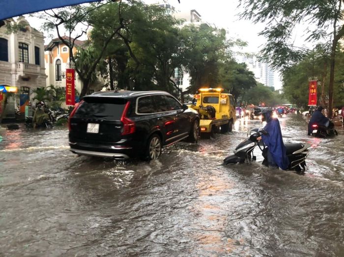 Cần nnâng cao khả năng tiêu úng cho cả nội thành và ngoại thành. Nguồn ảnh: TTXVN