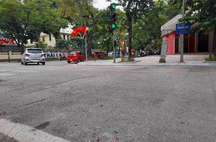 Ngã tư Phan Bội Châu - Lý Thường Kiệt là 1 trong 6 điểm không giảm ngập úng ở Hà Nội. Ảnh: Hùng Võ