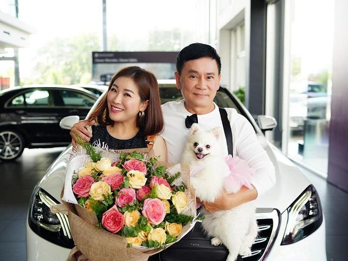 Trước đó, hồi tháng 6, Mai Sơn sắm xe 5 tỷ tặng Kiều Linh để phục vụ cho những chuyến đi xa.