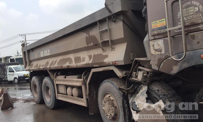 Nhiều đoạn dải phân cách bị tông xô lệch trên QL51.
