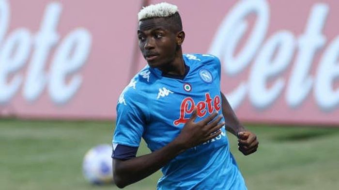 7. Victor Osimhen (Lille sang Napoli, 45 triệu Bảng). Mới 21 tuổi nhưng Osimhen đã nổi như cồn ở Pháp và nhanh chóng lọt vào tầm ngắm của các CLB lớn. Napoli đã nhanh chân hơn tất cả để đưa anh sang Serie A nhằm tạo thế cạnh tranh sòng phẳng hơn với Juventus và Inter Milan mùa này.
