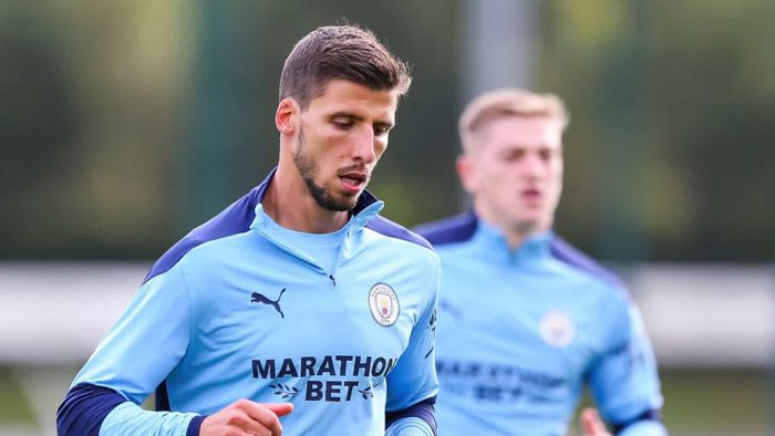 3. Ruben Dias (Benfica sang Man City, 62 triệu Bảng). Thêm một trung vệ nữa và lần này số tiền vẫn không phải là nhỏ. Ruben Dias được kỳ vọng sẽ thay thế được đội trưởng Kompany và hãy chờ xem liệu niềm tin của Pep Guardiola có được đặt đúng chỗ.