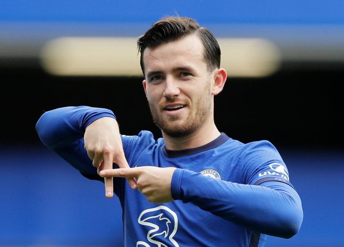 5. Ben Chilwell (Leicester sang Chelsea, 50 triệu Bảng). CĐV đội bóng áo xanh tin rằng họ đã có một Ashley Cole mới. Sự xuất hiện của Chillwell đang giúp Chelsea giải quyết triệt để nỗi lo hàng thủ. Trong trận ra mắt sân nhà ở vòng trước, Chilwell ghi 1 bàn và kiến tạo 1 giúp Chelsea đánh bại Crystal Palace 4-0. Một màn ra mắt không thể đẹp hơn.