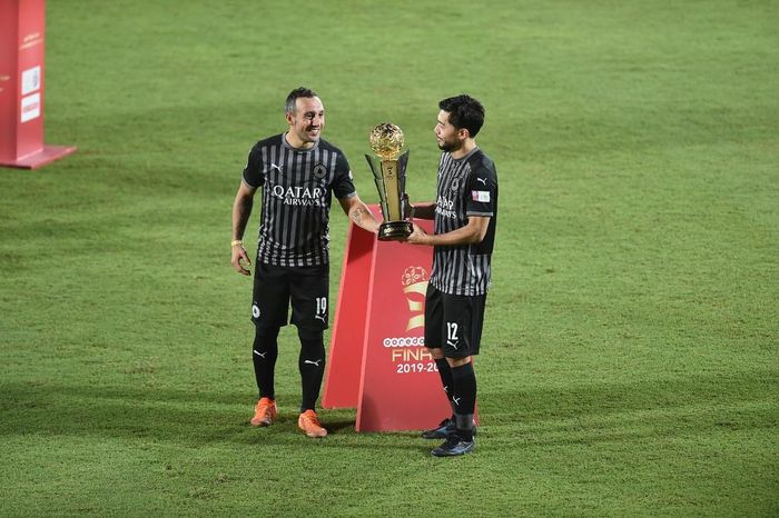Đây là danh hiệu đầu tiên của Cazorla sau 7 trận thi đấu cho Al Sadd. Sau 7 lần ra sân, Cazorla ghi 4 bàn cho gã khổng lồ bóng đá Qatar. Tiền vệ này chuyển đến Trung Đông thi đấu vào tháng 8/2020. Ảnh: Al Sadd.