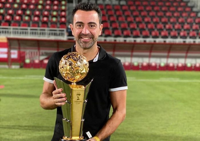 Xavi trở thành HLV trưởng Al Sadd tháng 5/2019. Tháng 7, Xavi gia hạn hợp đồng với Al Sadd đến năm 2021. Tuy nhiên, hợp đồng của Xavi với Al Sadd có điều khoản cho phép HLV này ra đi nếu nhận được đề nghị từ Barcelona. Ảnh: Al Sadd.