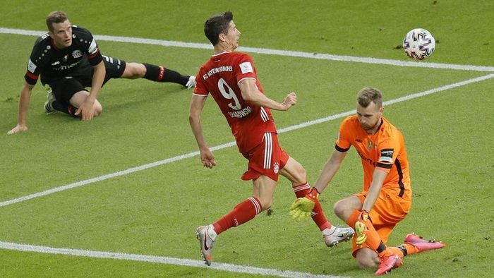 Một pha lập công của R.Lewandowski trong khu vực 5m50.Ảnh: GOAL.