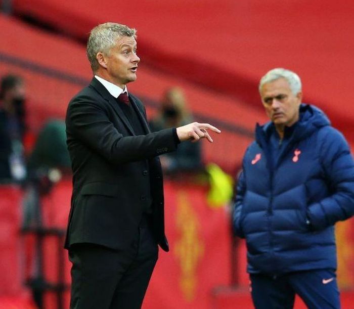  Huấn luyện viên người Na Uy có thể đi vào vết xe đổ của Jose Mourinho, khi những tiếng xì xầm đã bắt đầu trong phòng thay đồ Manchester United.