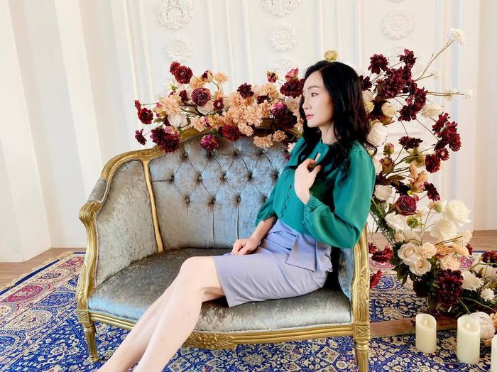 Diễn viên Quách Thu Phương đầy tâm trạng khi suy nghĩ về cuộc sống. "Không phải vì bạn muốn sống một cuộc đời cô đơn, mà niềm tin cho sự chân thành của tình yêu như một đốm lửa sắp tàn. Bạn không mạnh mẽ nhưng lại luôn tự ngụy trang cho mình một lớp mặt nạ vững chắc", nữ diễn viên viết. 