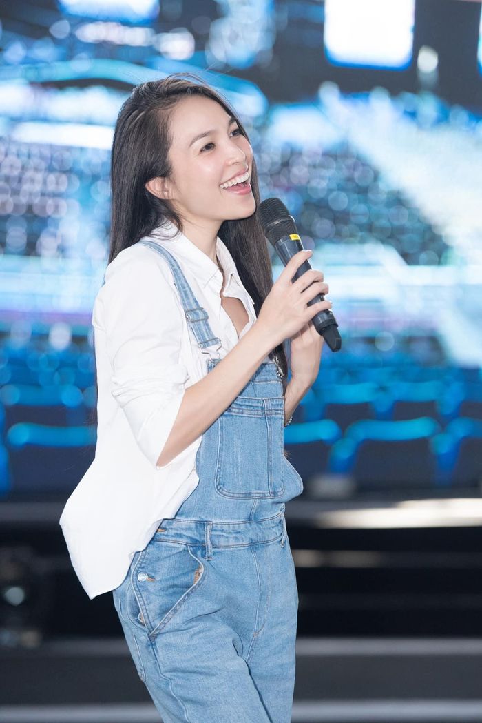 Ca sĩ Hiền Thục trẻ trung như gái đôi mươi. 