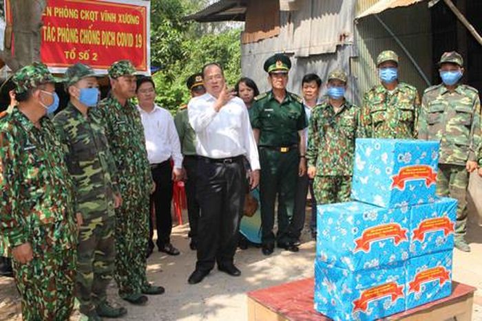 Chủ tịch UBND tỉnh An Giang Nguyễn Thanh Bình thị sát tình hình buôn lậu trên tuyến biên giới