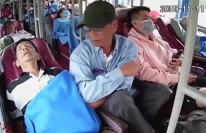 Một đối tượng được cho là đánh thuốc mê, cướp tài sản trên xe khách bị camera ghi lại Ảnh cắt từ clip. 