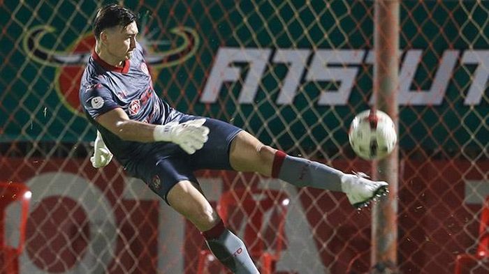 Văn Lâm có thể đá giao hữu với đội tuyển Thái Lan vào tháng 11 tới. Ảnh: Muangthong United