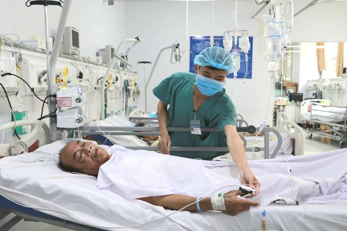 Sau phẫu thuật, ông cụ đang được tiếp tục theo dõi sức khỏe tại phòng hậu phẫu.