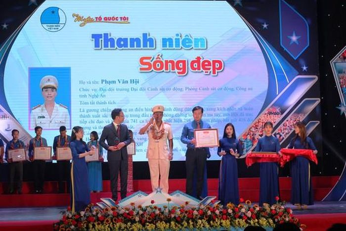 Anh Phạm Văn Hội tại lễ vinh danh. Ảnh: Hồ Viết Thịnh