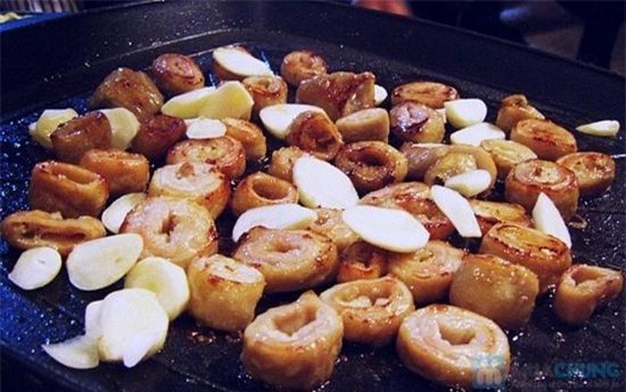 Những người có bệnh béo phì, gút, tiểu đường, huyết áp cao... không nên ăn lòng lợn. Ảnh minh họa