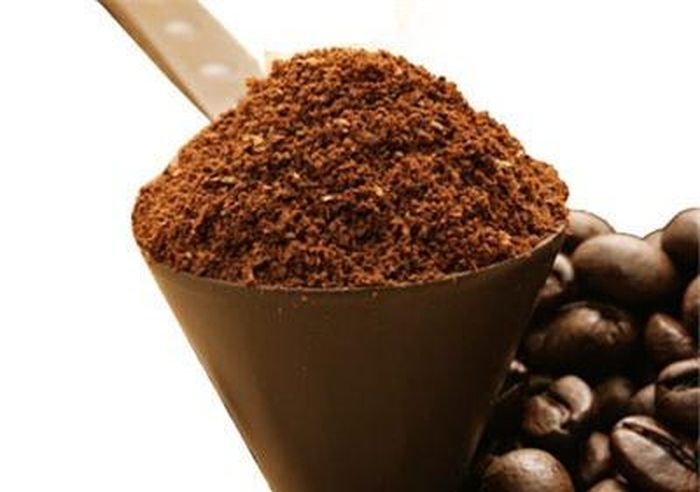 Bã cà phê cũng rất hữu ích trong việc chăm sóc da của các chị em.
