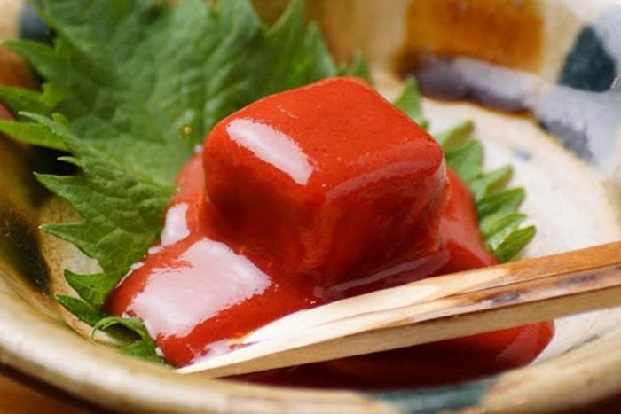Tofuyo là tên gọi của món đậu phụ lên men có nguồn gốc từ Okinawa, nó có hương vị mạnh và nồng. Món ăn được cắt nhỏ thành những khối 2 cm, ăn bằng tăm và thường được bán kèm với đồ uống có cồn