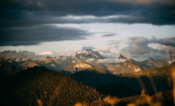Mùa thu ở Haute-Savoie, trên dãy Alps của Pháp.