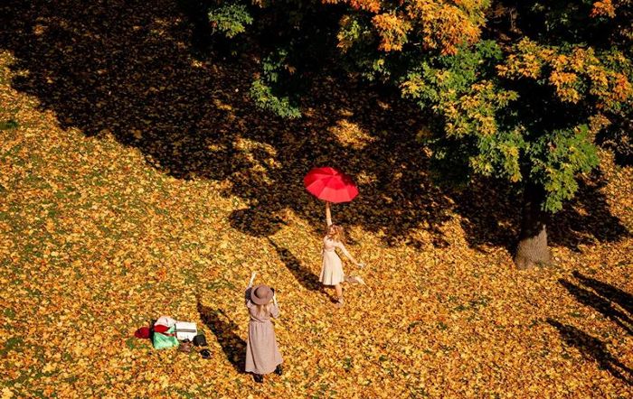 Một ngày mùa thu đầy nắng ở Công viên Tsaritsyno, Moscow.