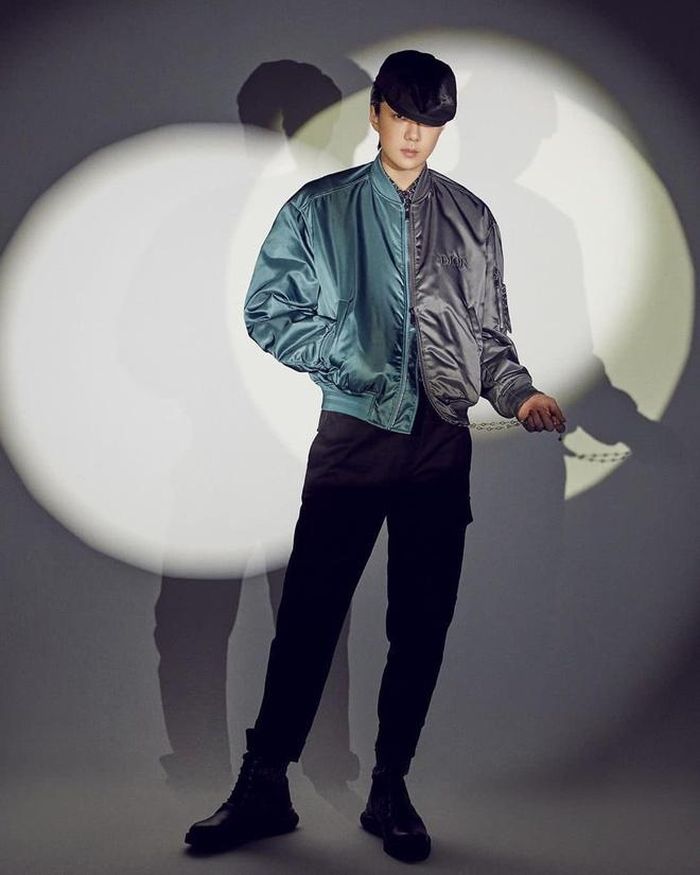 Sehun trong trang phục của Dior Men. Ảnh: Esquire Korea.