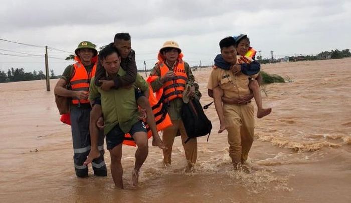 CAH Triệu Phong, Quảng Trị tiếp cận, cứu hộ thành công trường hợp chạy thận nhân tạo cần cấp cứu tại xã Triệu Phước.