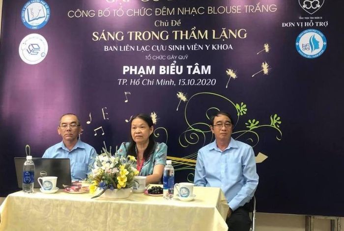 Ngoài gây quỹ học bổng, chương trình còn là dịp tri ân các y bác sĩ trong cuộc chiến chống COVID-19