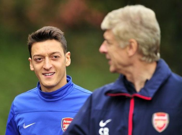 HLV Wenger cho rằng, tình trạng Ozil lúc này là lãng phí đáng tiếc cho cả Arsenal và chính tiền vệ người Đức