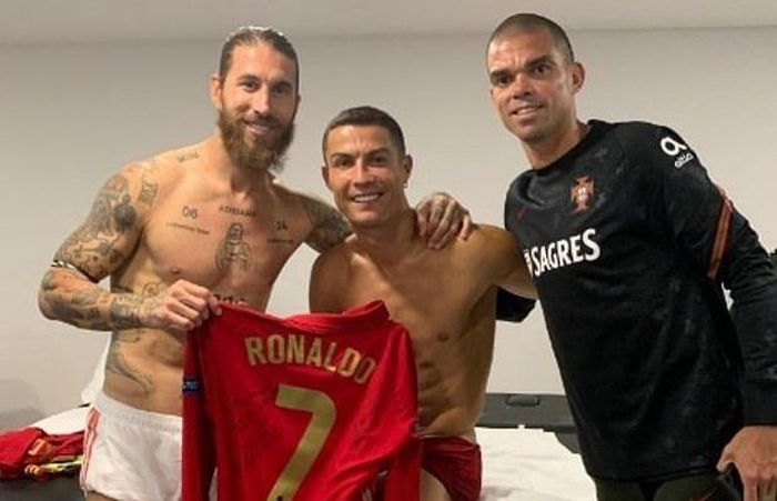 và cũng làm lành với Sergio Ramos trước khi được phát hiện dương tính Covid-19