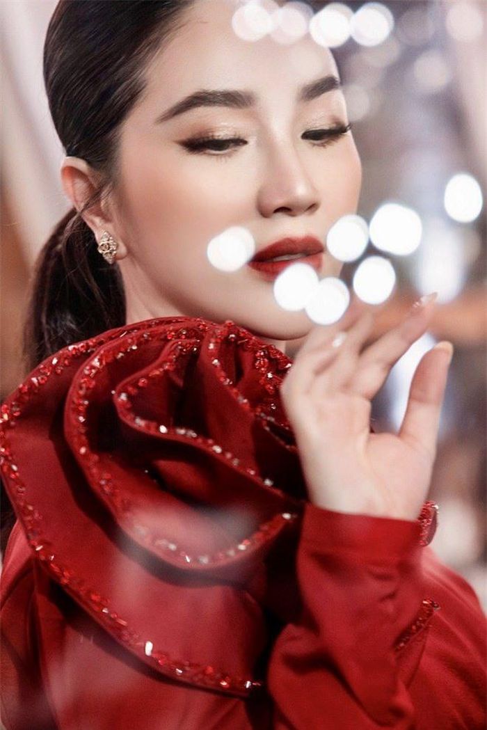 Trước câu hỏi về bí quyết sở hữu vẻ tươi trẻ, Bảo Thy thẳng thắn: “Cách tốt nhất chính là chúng ta phải có những quy tắc nghiêm ngặt dành cho việc chăm sóc da mỗi ngày."
