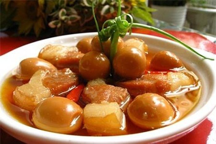 Vitaminc C trong quả sơn trà cũng giúp kho thịt lợn nhanh mềm.