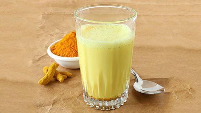 Sữa nghệ: Nghệ chứa curcumin, có thể thu nhỏ kích thước của tế bào mỡ và ngăn chất béo tích tụ. Sữa nghệ giúp cải thiện quá trình trao đổi chất, thông kinh mạch, thải các độc tố trong cơ thể, thúc đẩy tốc độ đốt cháy mỡ thừa.