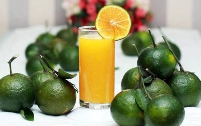 Lựa những quả cầm nặng tay vỏ mỏng sẽ rất mọng nước (Ảnh: Foody)