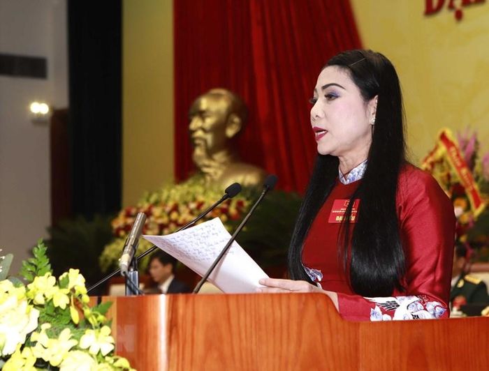  Bà Hoàng Thị Thúy Lan, Ủy viên Trung ương Đảng, Bí thư Tỉnh ủy, Trưởng Đoàn Đại biểu Quốc hội tỉnh Vĩnh Phúc phát biểu tại Đại hội. (Ảnh: Hoàng Hùng/TTXVN) 